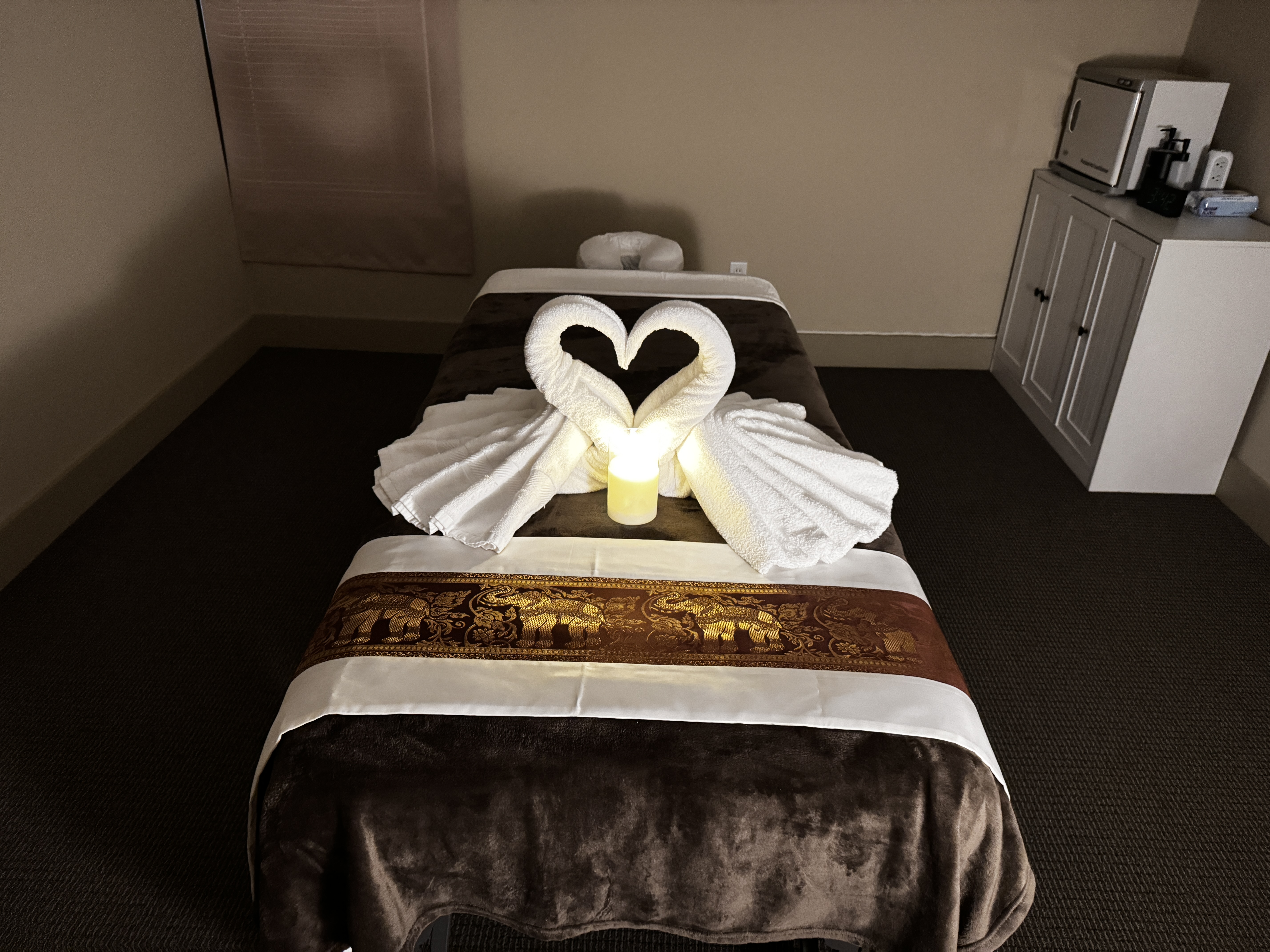 Peaceful single therapy room designed for individual treatments