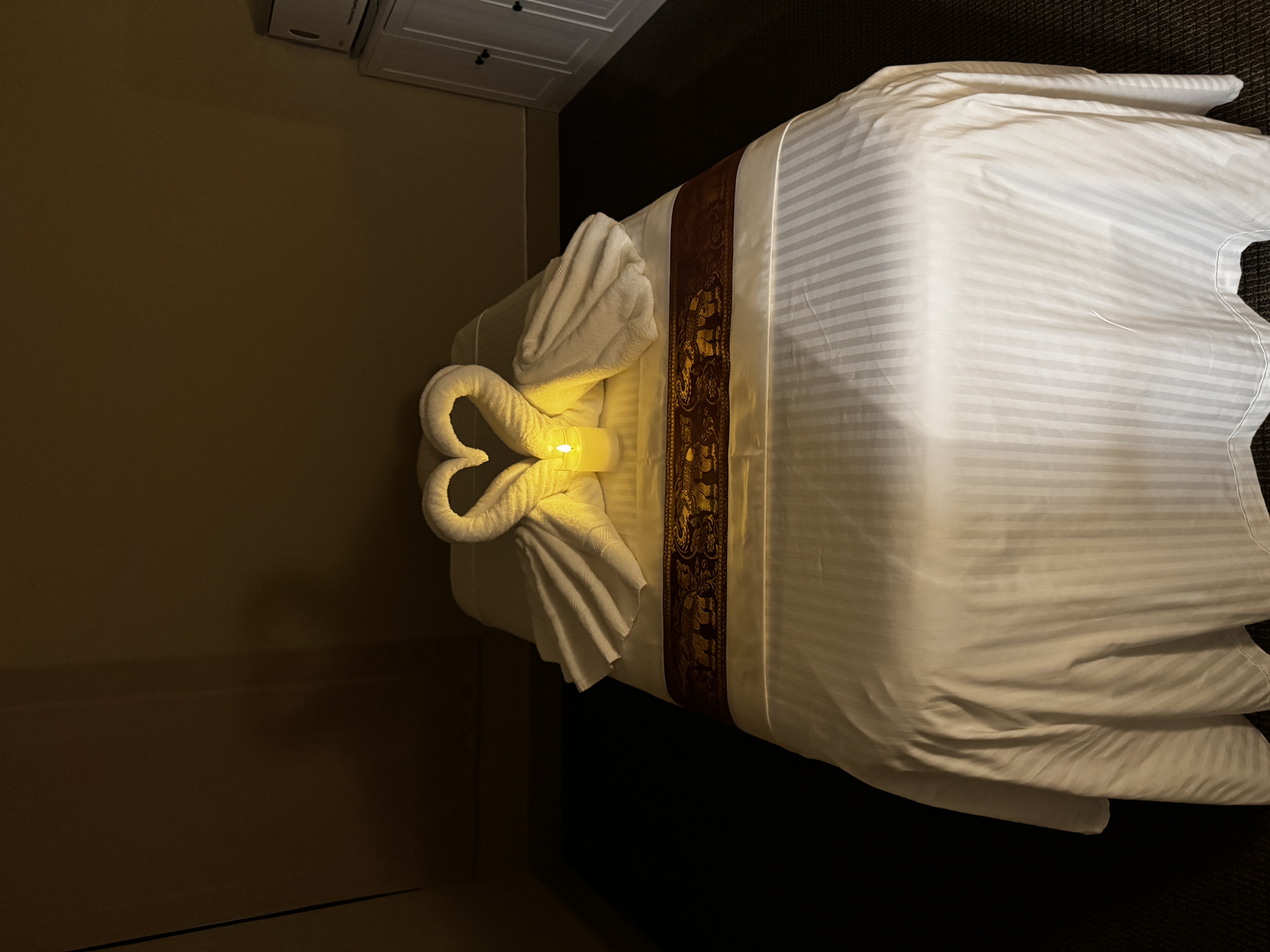 Comfortable single room setup for therapeutic treatments